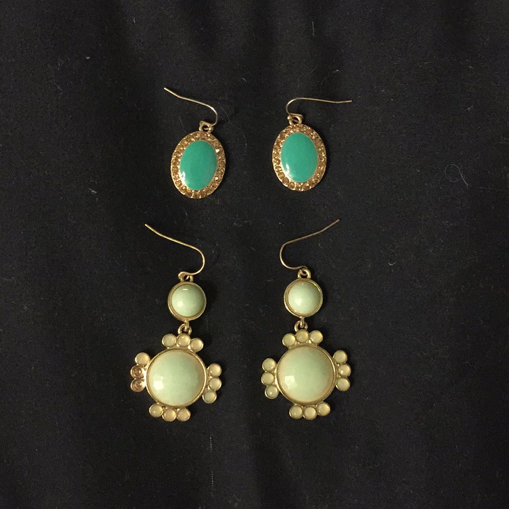 2-set of green dangley earrings